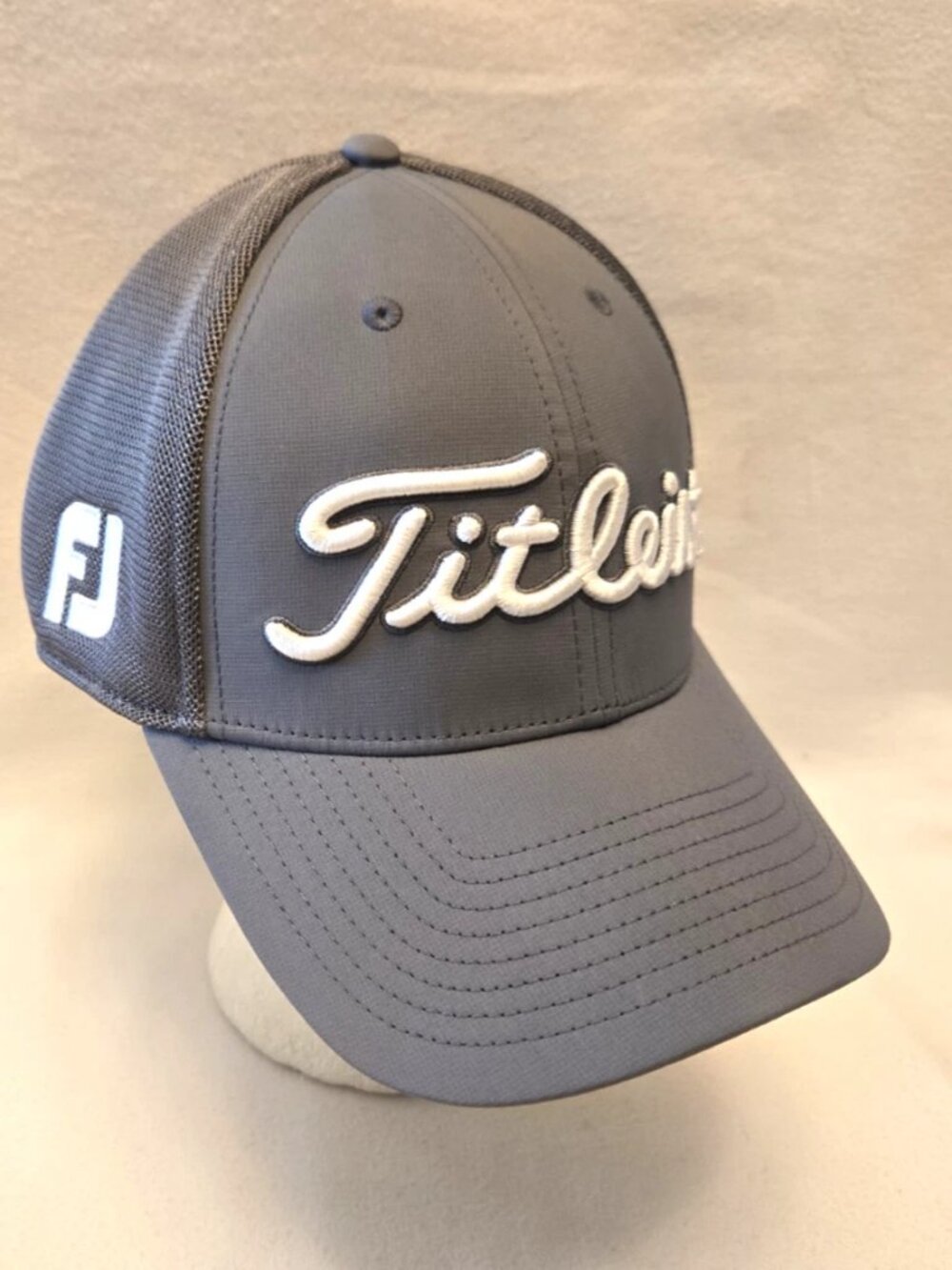 TITLEIST Men's Gray Baseball Style Golf Cap. * NWOT *